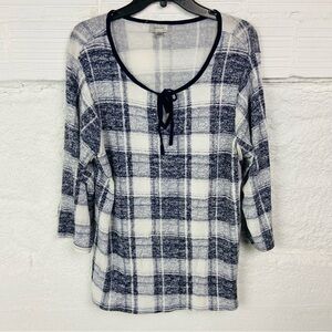 Avenue stretch Navy and White Plaid Blouse with Tie Neck size 14/16